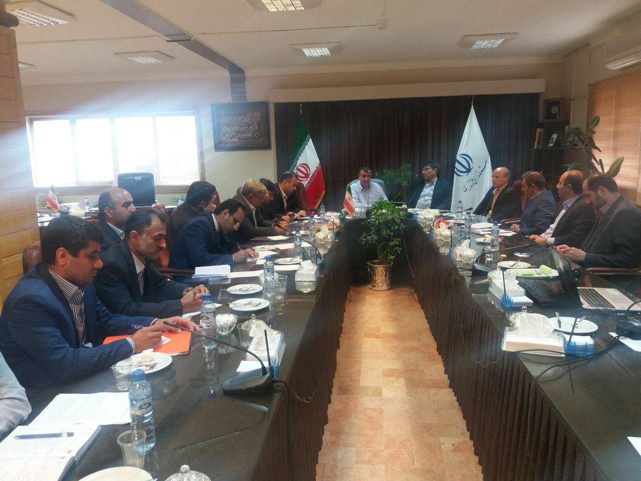 جلسه ای با حضور استاندار محترم جناب آقای مهندس اسلامی و جناب آقای دکتر شکرچی و مدیر کل راه و شهر سازی استان مازندران وجناب آقای مهندس سیف پور رئیس سازمان نظام کاردانی وسایر مدیران دستگاههای استان مازندران